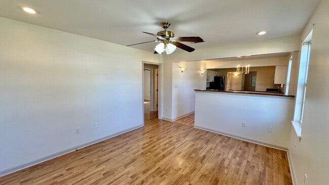 Building Photo - 413 Trist Pl