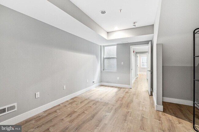 Building Photo - 912 N 16th St