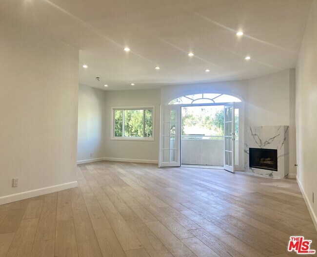 Primary Photo - 120 N Swall Dr