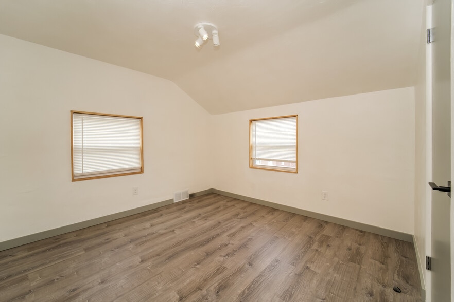 Building Photo - 1419 Overdale Dr