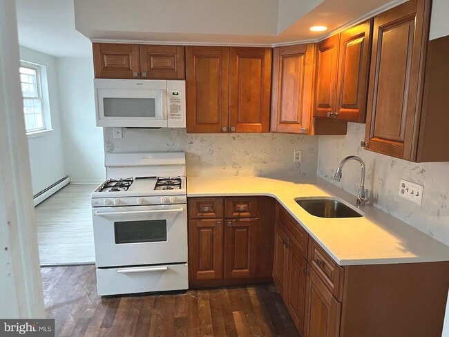 Building Photo - 6010 Bingham St