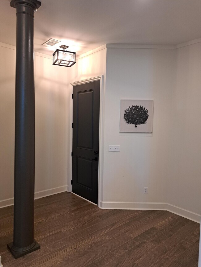 Building Photo - 7085 Fain Park Dr