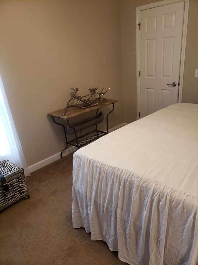 Building Photo - The Woodlands Subdivision/ Level Plains .... COMPLETELY FURNISHED WITH POOL!!!