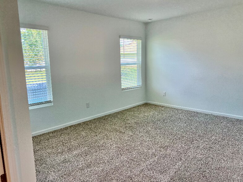 Building Photo - 56 Pilgrim Dr