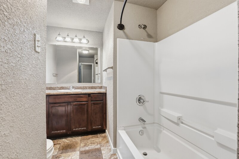 Building Photo - 2104 Prairie Ave