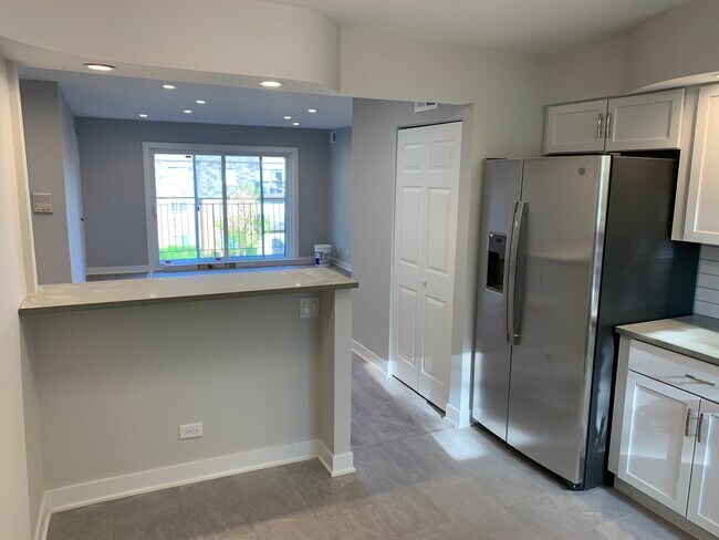 Building Photo - 9382 Bay Colony Dr