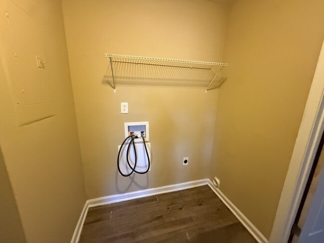 Building Photo - 1009 Abrams St