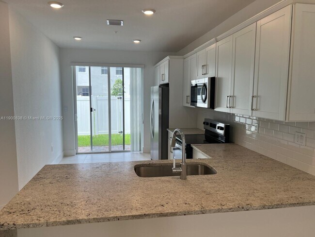 Building Photo - 136 SW 170th Ave