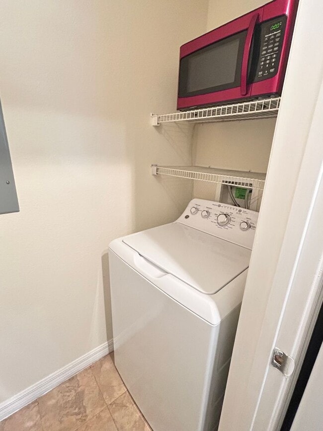 Building Photo - 1 Bed/1 Bath Condo in Gorgeous Resort Style Community