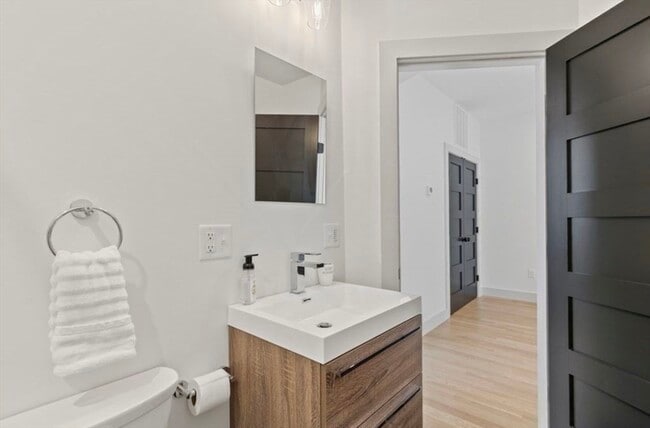 Building Photo - 43 Wordsworth St