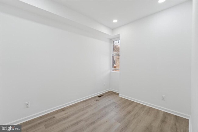 Building Photo - 1824 N 28th St