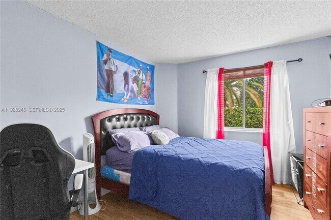 Building Photo - 7464 Pinewalk Dr S