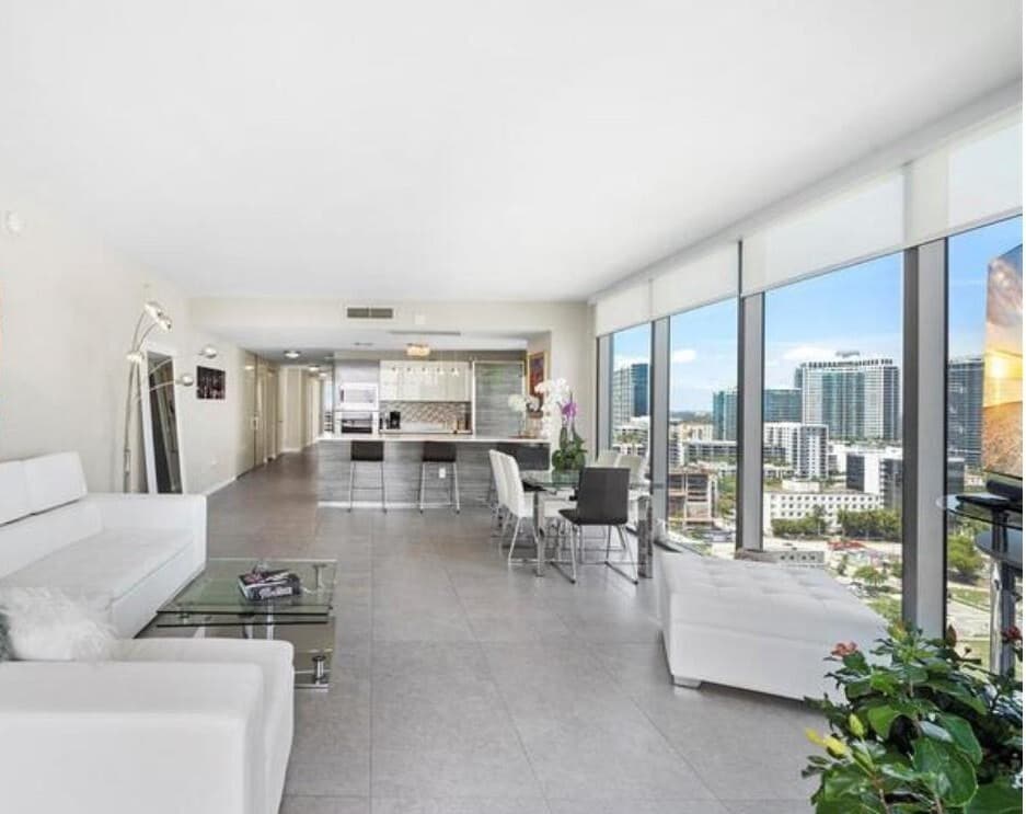 Building Photo - 460 NE 28th St