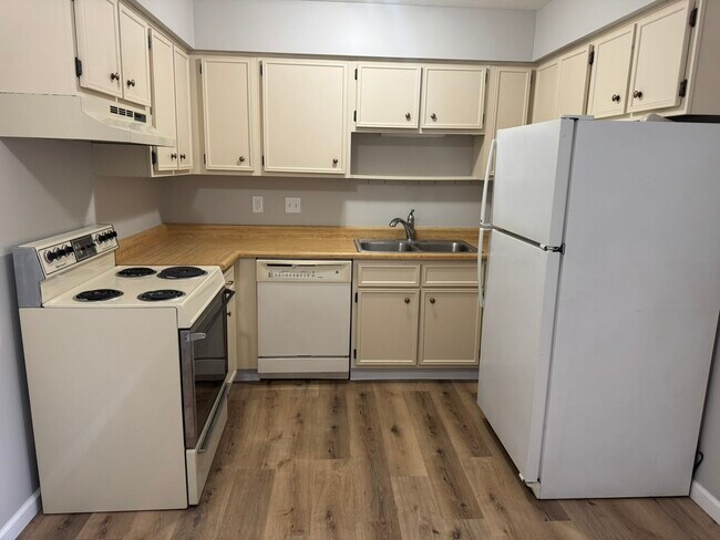 Building Photo - 310 30th Ave Ct