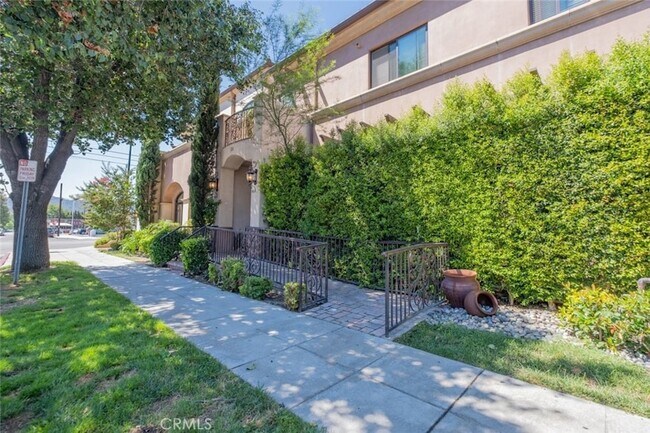 Primary Photo - 201 N Reese Pl