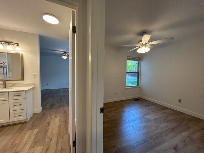 Building Photo - Spacious 4-Bedroom 2.5 Bath Single-Story H...