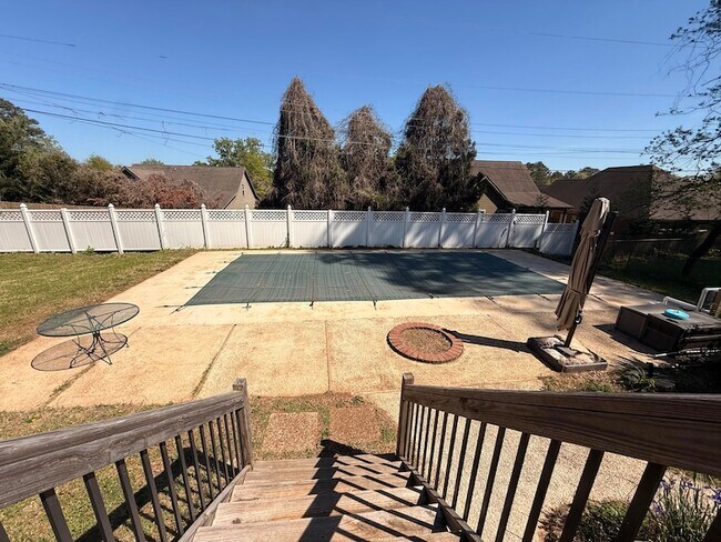 Building Photo - 1012 Elaine Trail