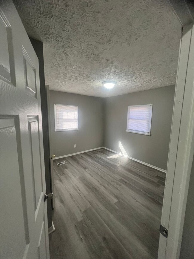 Building Photo - 2531 Howey Rd