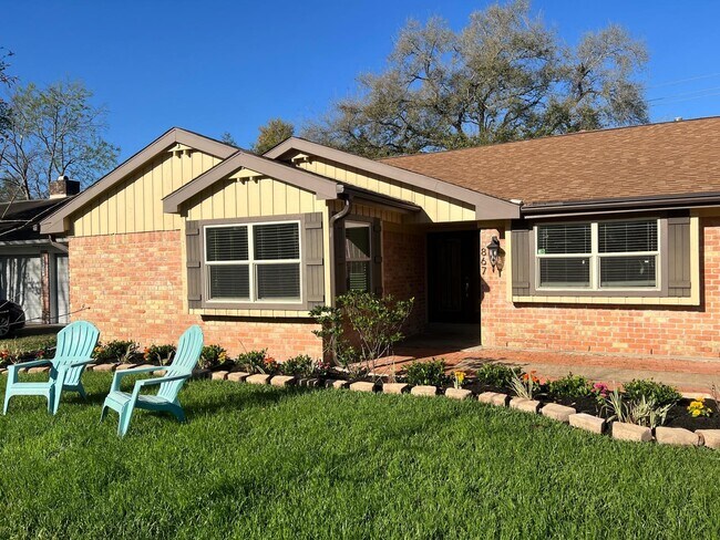 Building Photo - 867 Carlingford Ln