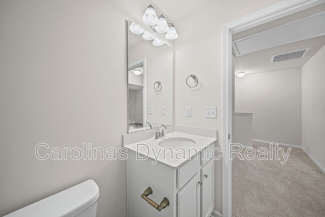 Building Photo - 916 S Battleground Ave