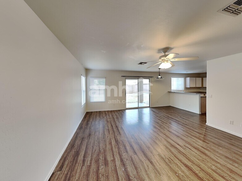 Building Photo - 12717 W Paradise Dr