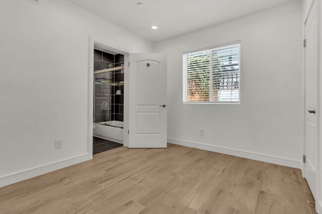 Building Photo - 1846 S Curson Ave