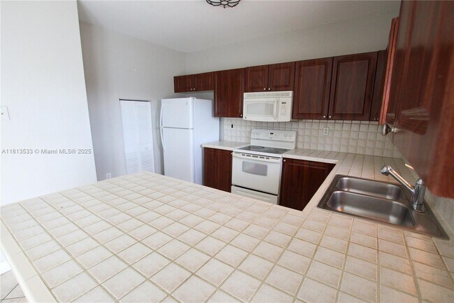 Building Photo - 14758 SW 9th Ln
