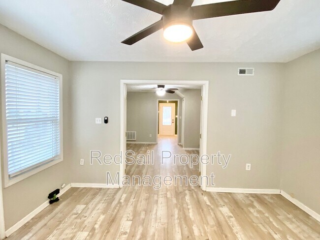 Building Photo - 107 Opal Dr