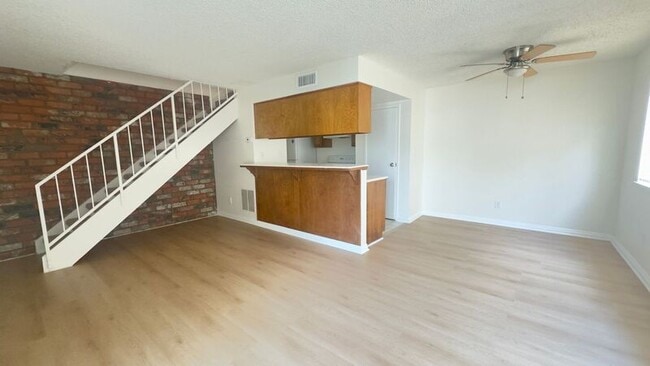 Building Photo - 3026 Winfield Ave