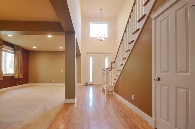 Building Photo - Elegant 4BR Murray Franklin Home in Fernwood Hills | EV Charger | Northshore Schools