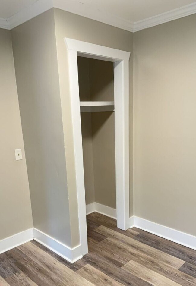 Building Photo - 3 Bed/1 Bath House