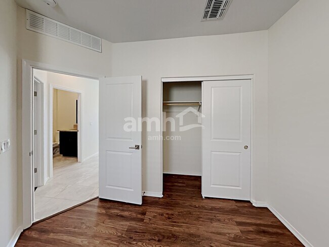 Building Photo - 672 N Nestled Hummingbird Ln E