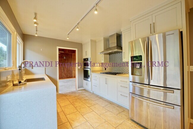 Building Photo - Bright and Inviting 4BR Home Minutes from ...