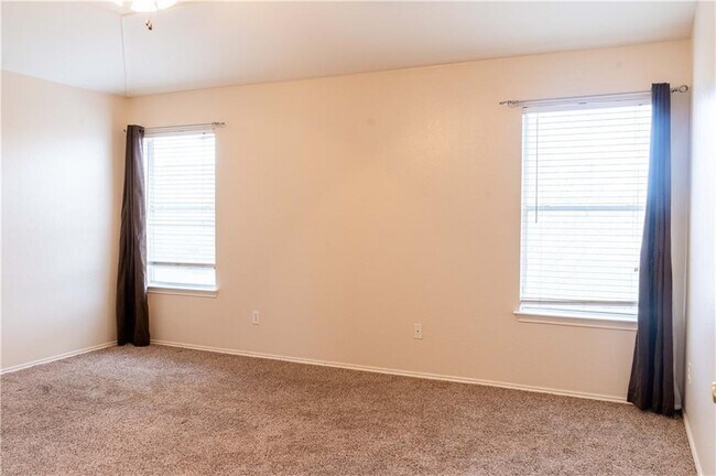 Building Photo - 1608 Diana Dr