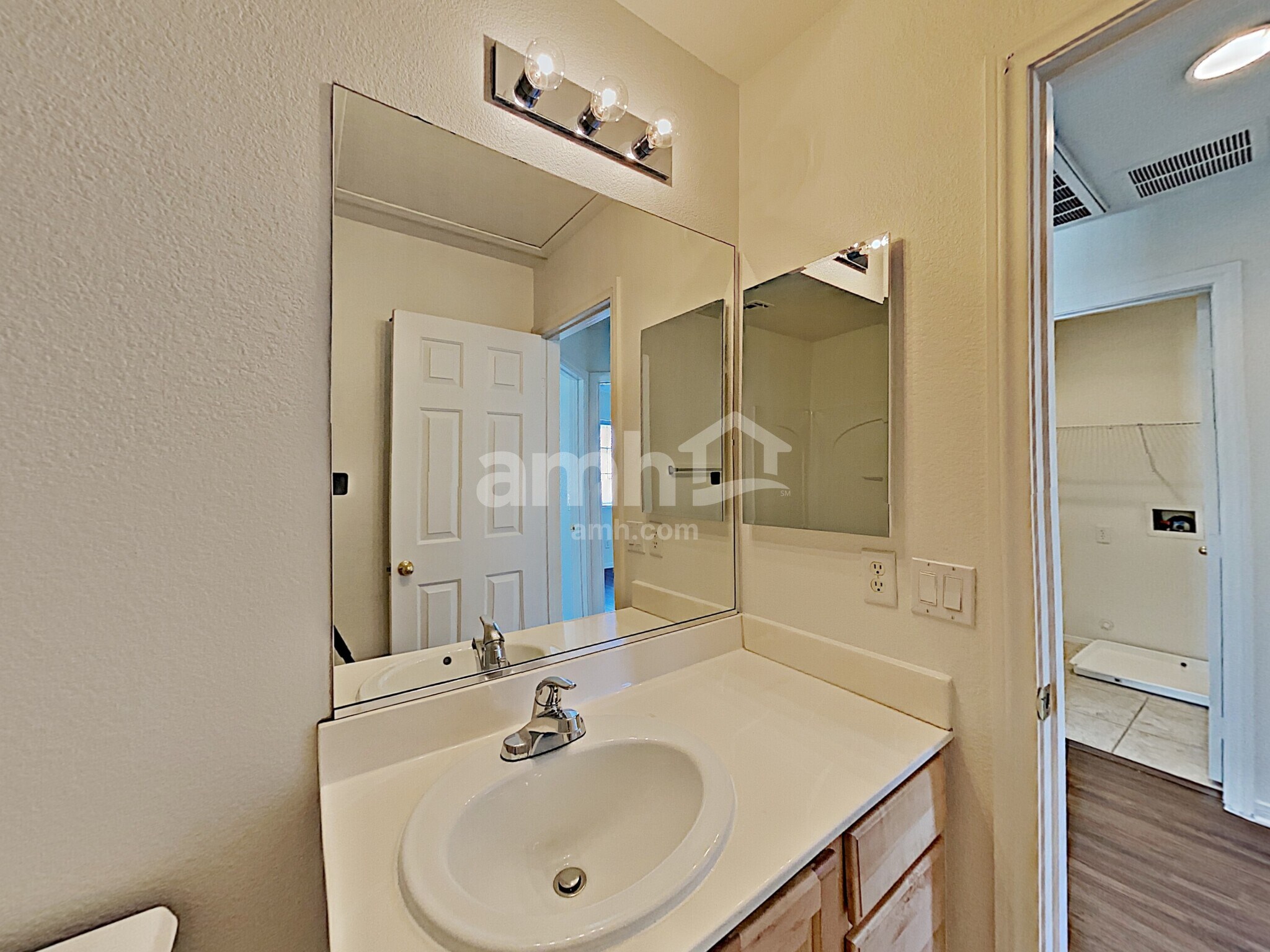 Building Photo - 611 Desert Silk Ct