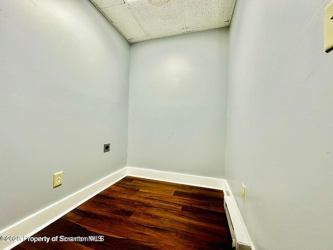 Building Photo - 7 Plum Pl