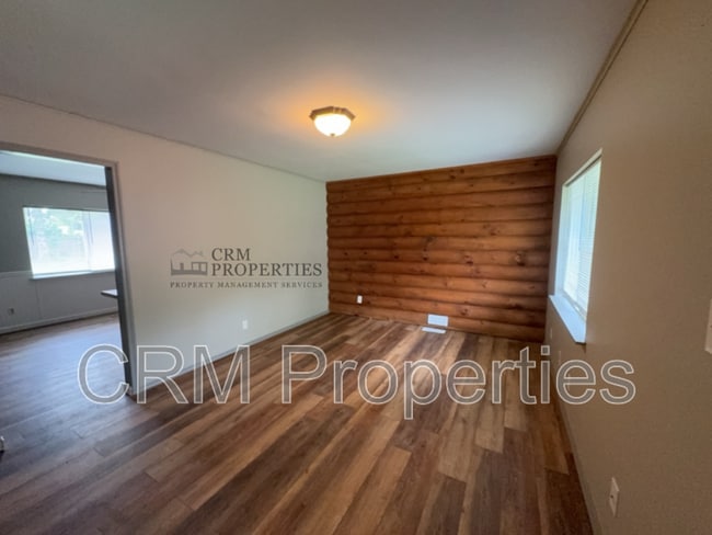 Building Photo - 212 Southlea Dr