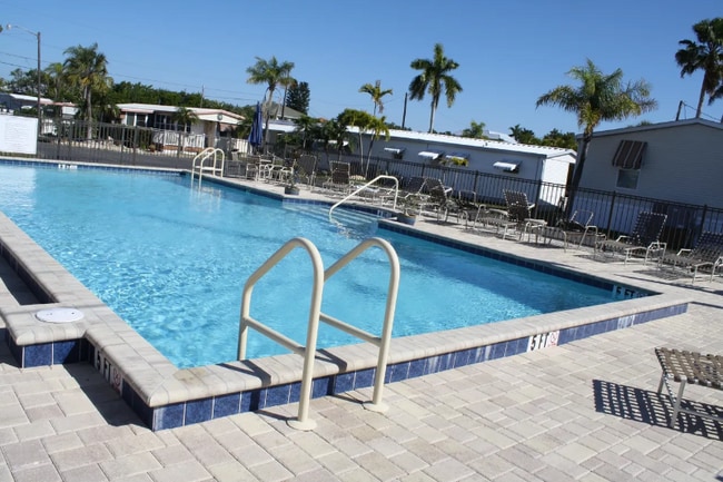 Building Photo - 2601 Gulf Dr N