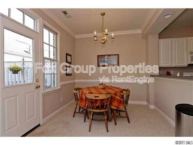 Building Photo - 12129 Memory Ln