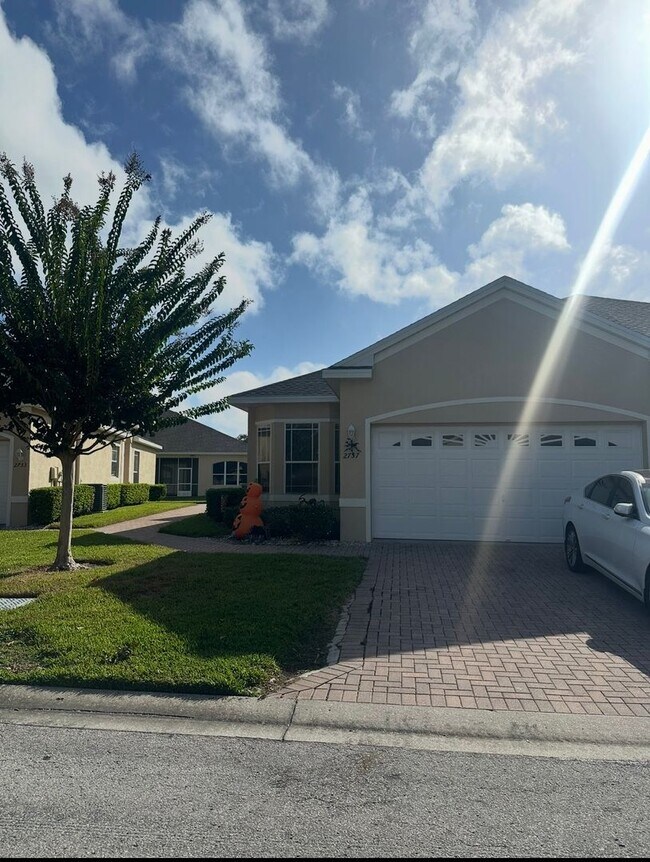 Building Photo - 2737 Tottenham Dr