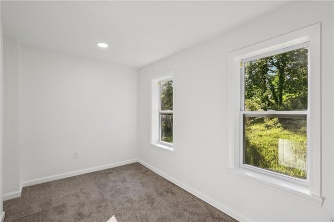 Building Photo - HOME FOR THE HOLIDAYS SPECIAL!-4 BEDROOM HOME IN FOX CHAPEL