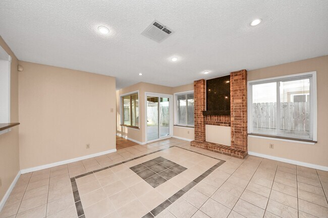 Building Photo - 12707 Corona Ln