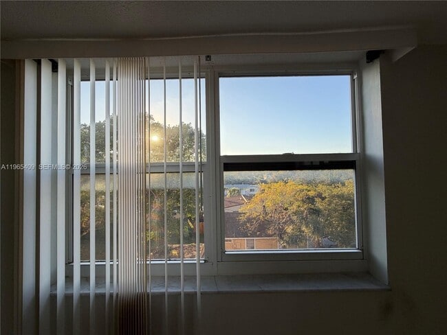 Building Photo - 1830 Dixieana St