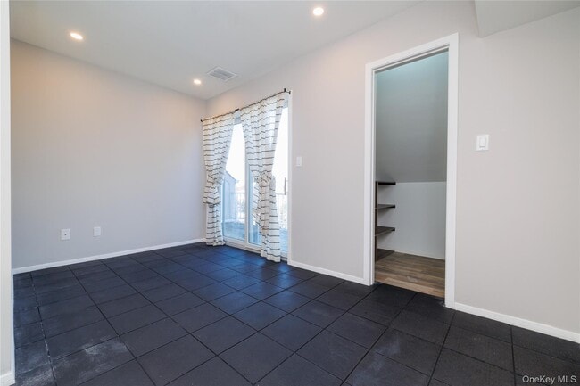 Building Photo - 277 W Broadway