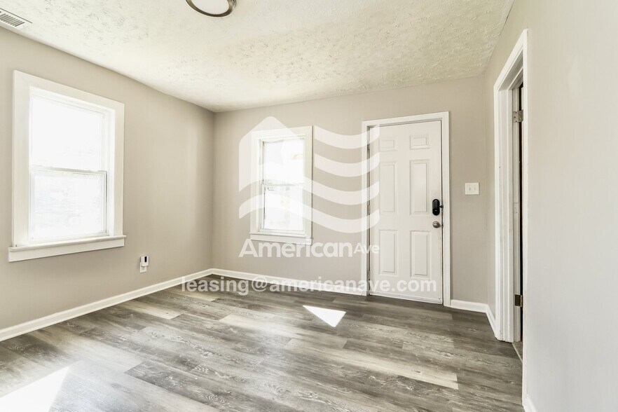 Building Photo - 939 W Florence Ave