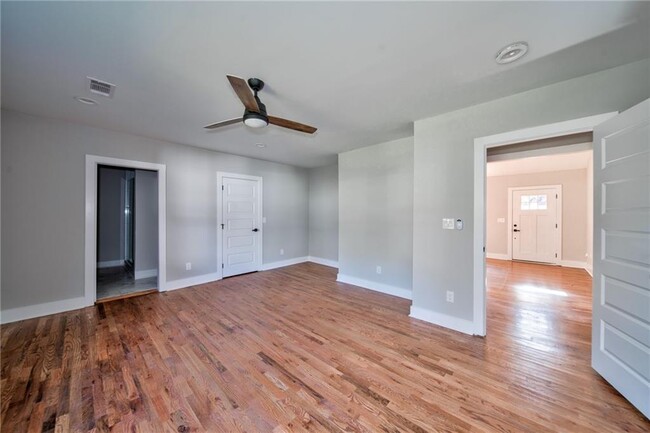 Building Photo - 1683 Kenmore St SW
