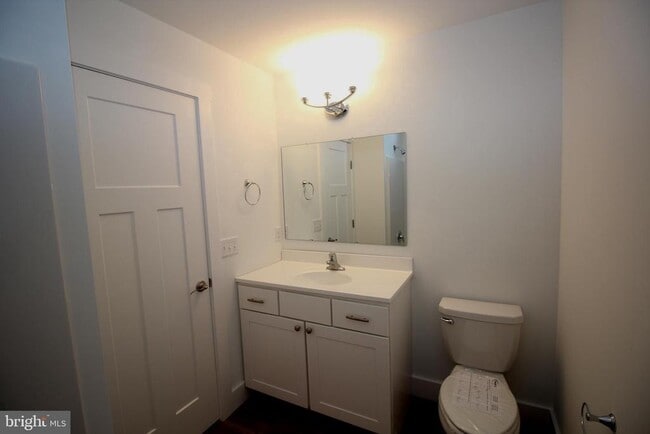 Building Photo - 306 Main St