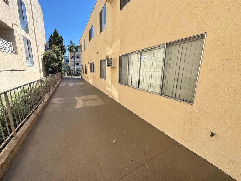 Building Photo - 1825 Glendon Ave