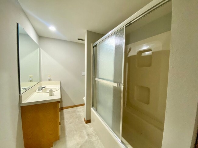 Building Photo - Darling Home in Historic Yakima Neighborhood