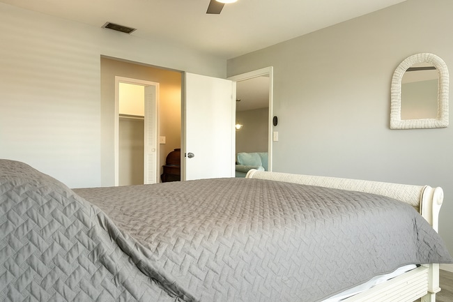 Building Photo - Beautiful Gulf Access Condo • Flexible Furnishing • 6 - 12 Month Rental